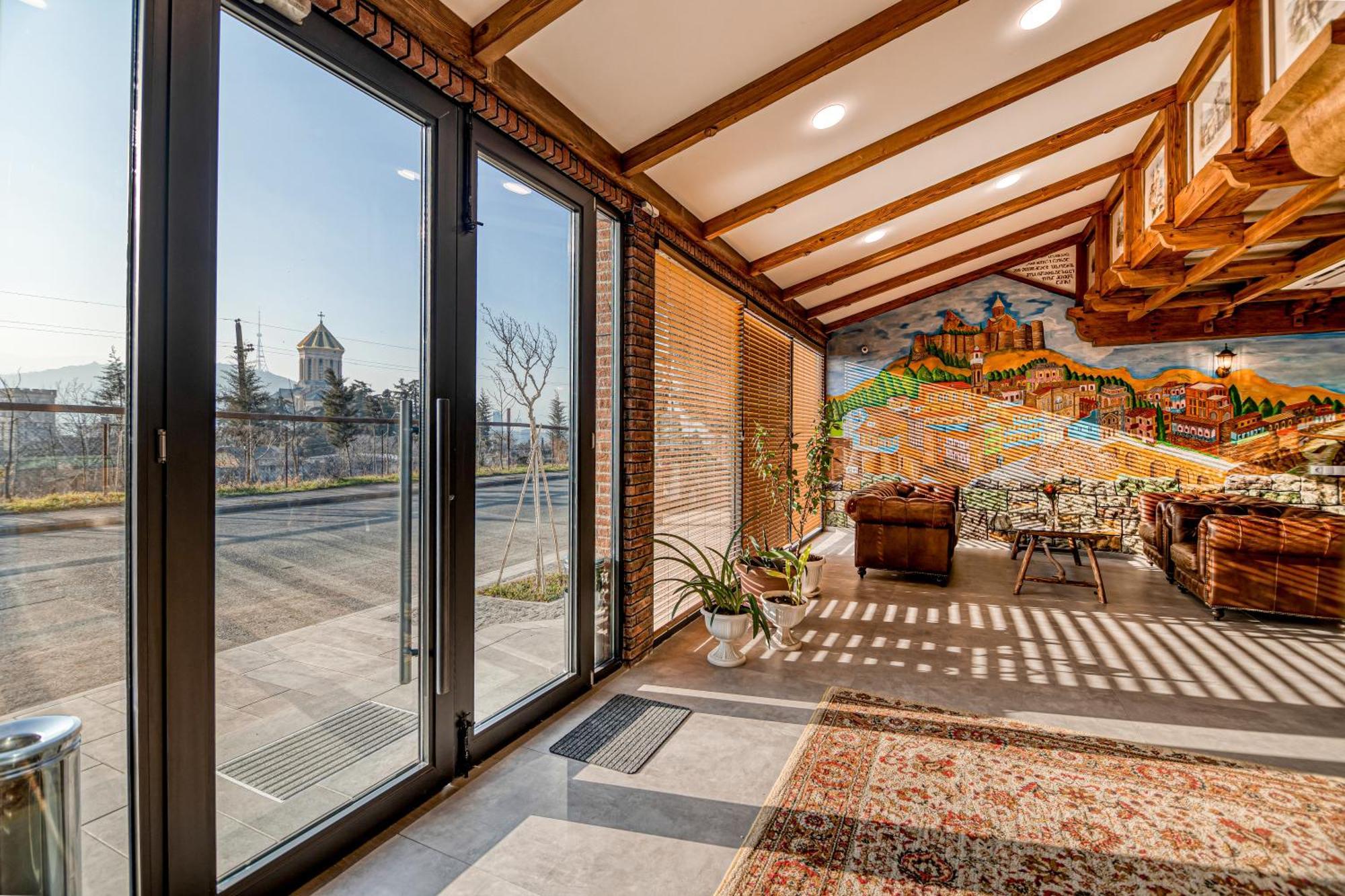Ivy Hotel Тбилиси Экстерьер фото